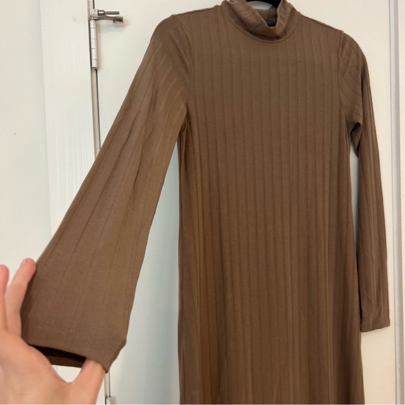 Vero Moda ribbed long sleeve midi dress in brown - Picture 5 of 10